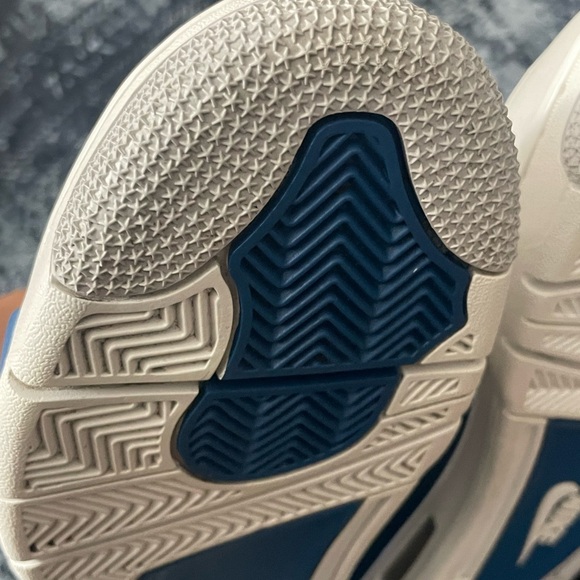 Jordan 4 - Picture 9 of 15